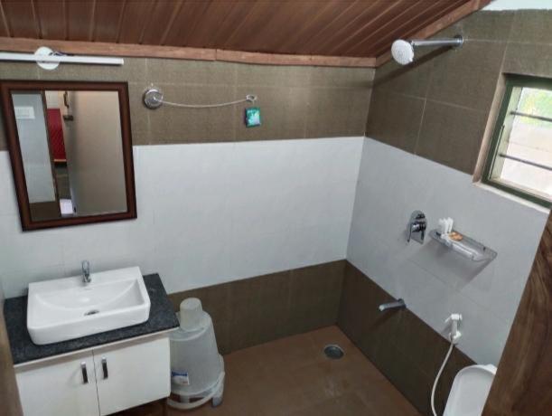 Coorggavadana Hotel Madikeri Exterior photo